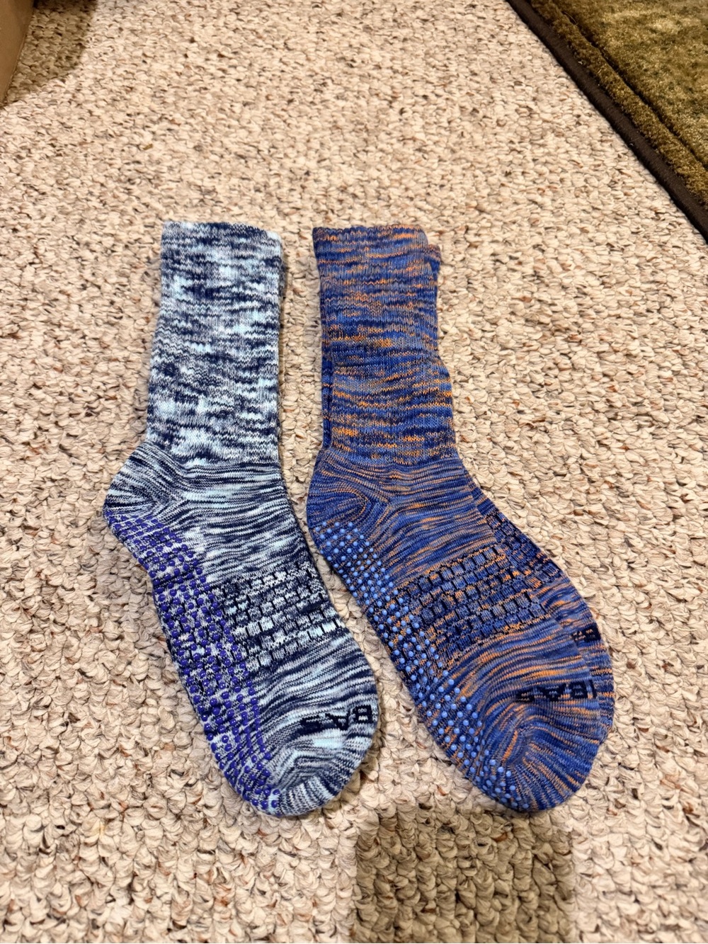 Bombas Crew Gripper Size medium Never worn delivered are pictured.
